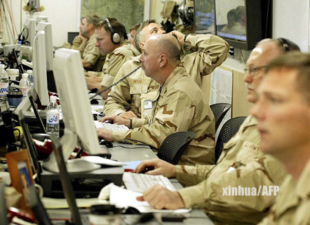 图文:美军对伊战事联合指挥中心开始忙碌