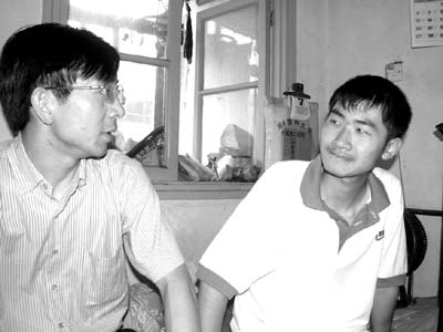 单亲少年高考缺考续:走进校门 费用可全免