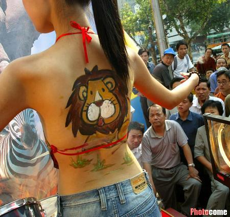 杭州举力<em>美女</em>与野兽的<em>人体</em>彩绘<em>表演</em>(组图)