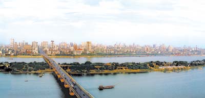 (风景如画的长沙湘江