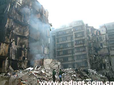 衡阳11.3特大火灾坍塌事故现场-大楼仍有余烟