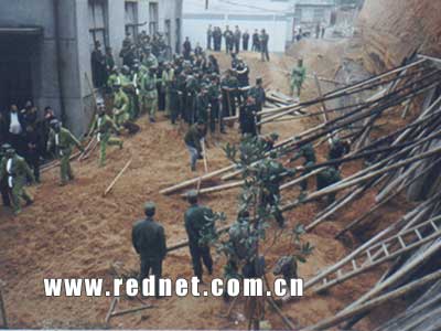 湖南工程学院一工地塌方续:已建起临时防护墙