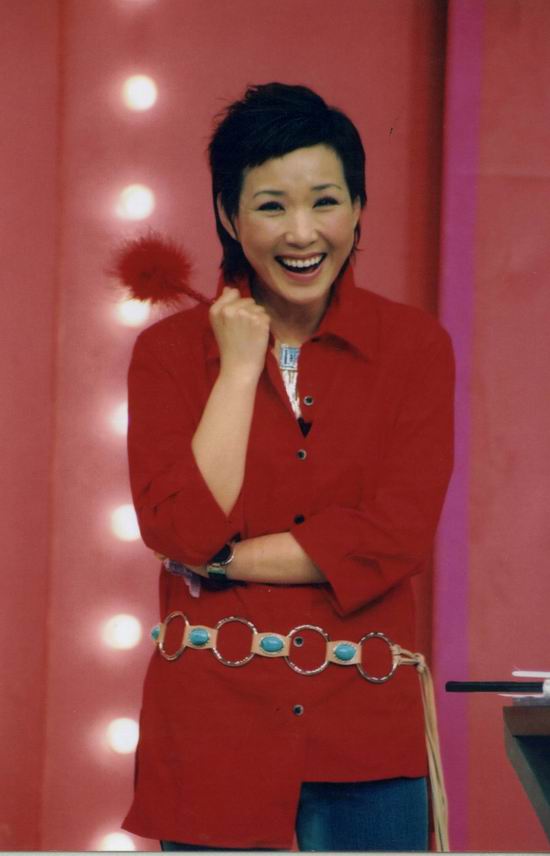极具亲和力的<em>才女影视</em>演员杨童舒接替李静主持