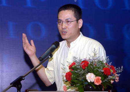 东方网总编辑徐世平在会上致辞