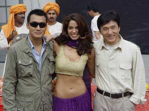 组图:成龙新片开机+印度女主演身材曼妙抢镜