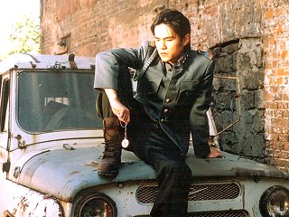 拍摄<em>新专辑</em>写真<em>照片</em> <em>周杰伦</em>穿军服英气逼人(图