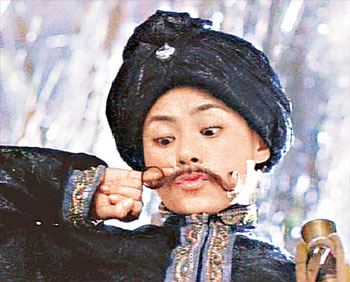 阿娇扮阿拉伯王子 手抚八字翘胡子造型爆笑(图