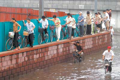 北京现入汛来最大降雨 疑似雪花实为冰雹