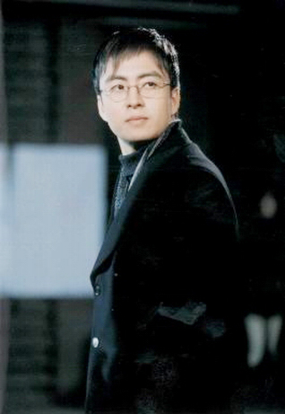 据搜狐娱乐讯:韩国影星 裴勇俊 到 日本 为写真集