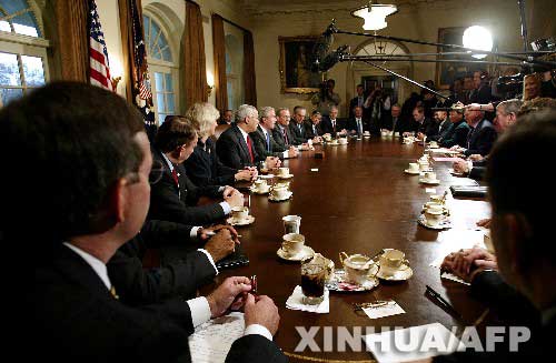 美国总统布什白宫召开连任后首次内阁会议(图