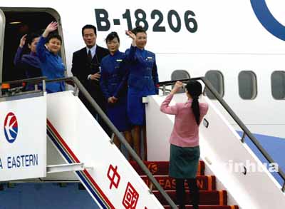 中华航空公司班机从上海浦东机场起飞返台