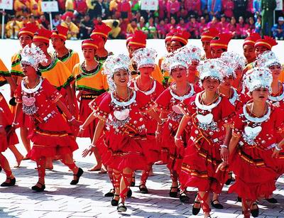 (重庆域内各少数民族仍保留有自己的传统习俗