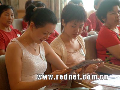 仇晓王燕将飞针织衣