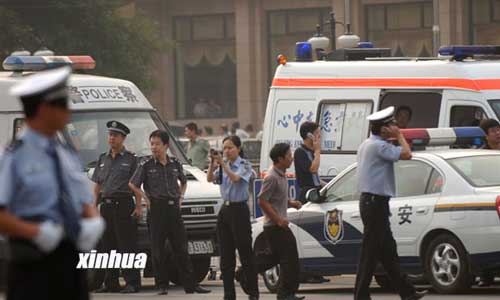 中国现在社会非常不稳定,大多数人靠骗靠抢,大