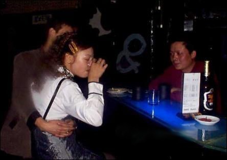 美艳妈咪网上介绍小姐 学生妹<em>包夜</em>六百(图)
