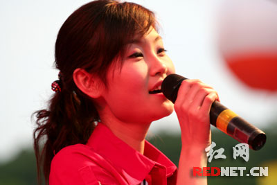 超女长沙十强拉票演唱会唱响东方红广场