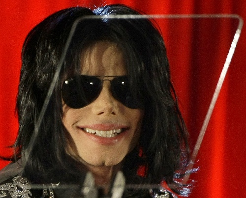 [视频]美国歌星迈克尔·杰克逊病世 终年50岁