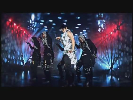 [视频]韩庚新单《飞蛾扑火》MV 演绎王者重生