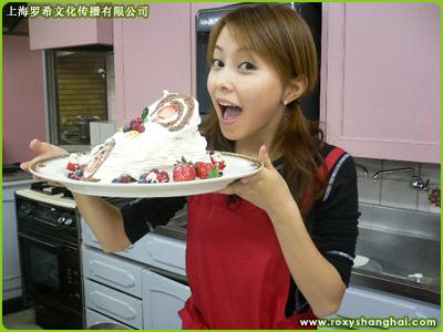 [<em>视频</em>]上海<em>两女</em>主播上演二女争夫 正室微博怒