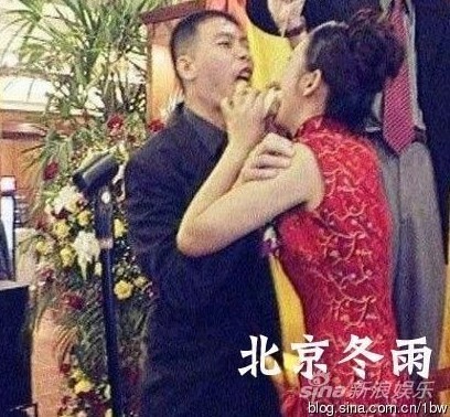 [视频]徐帆冯小刚14年前婚礼视频曝光 两人被逼