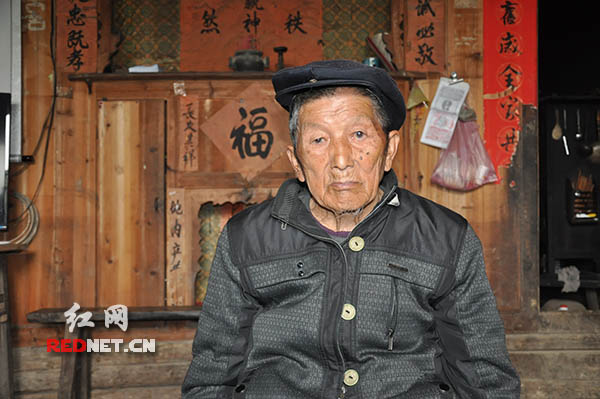 老艾坪村“棕包脑”舞最后一位传承人丰保连。