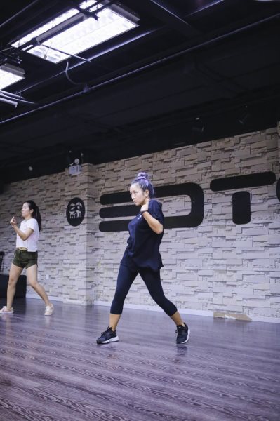 何洁倡导健康瘦身 自曝曾吃减肥药