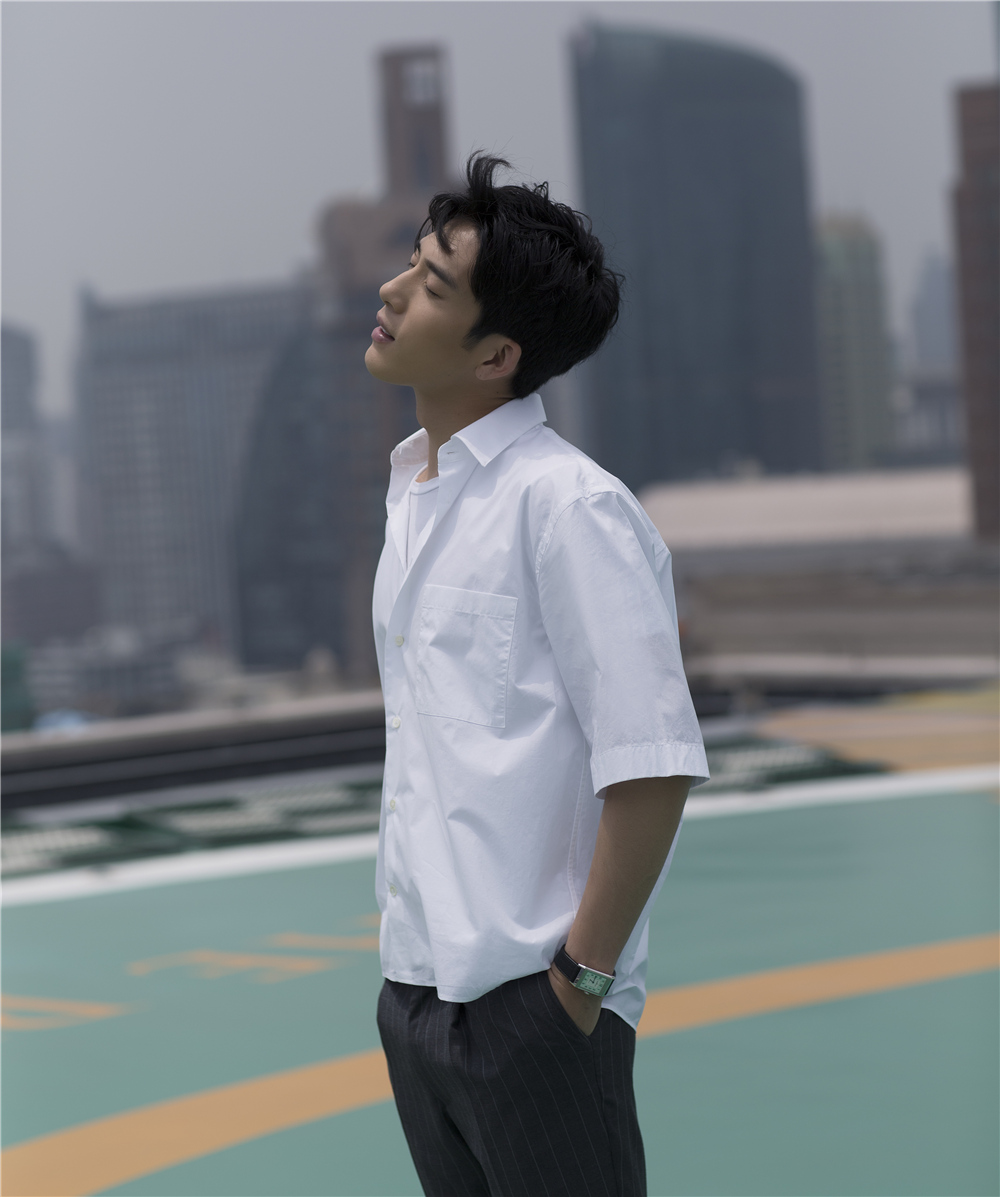 井柏然曝黑白双面写真 反·正都是我_娱乐频道_红网