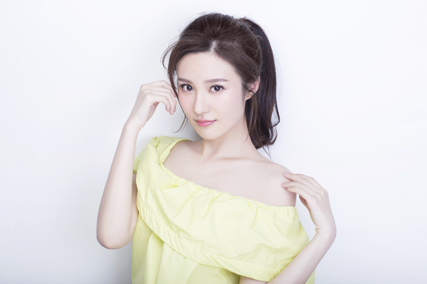 邬靖靖写真曝光 明媚少女感十足