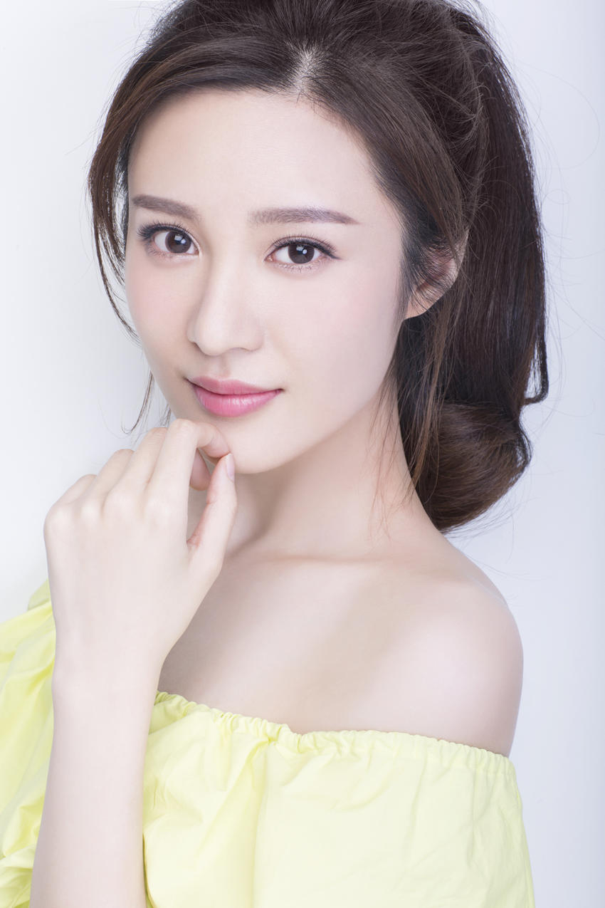 邬靖靖写真曝光 明媚少女感十足