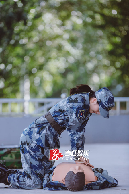 《真正男子汉2》杨幂再现神记忆 佟丽娅受罚落泪