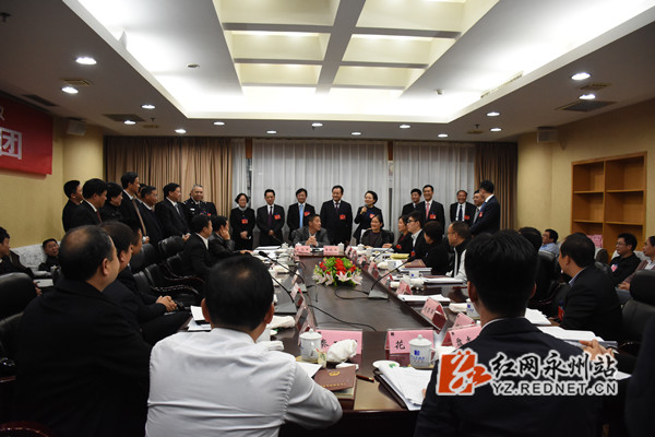 市人大和一府两院领导候选人与代表见面