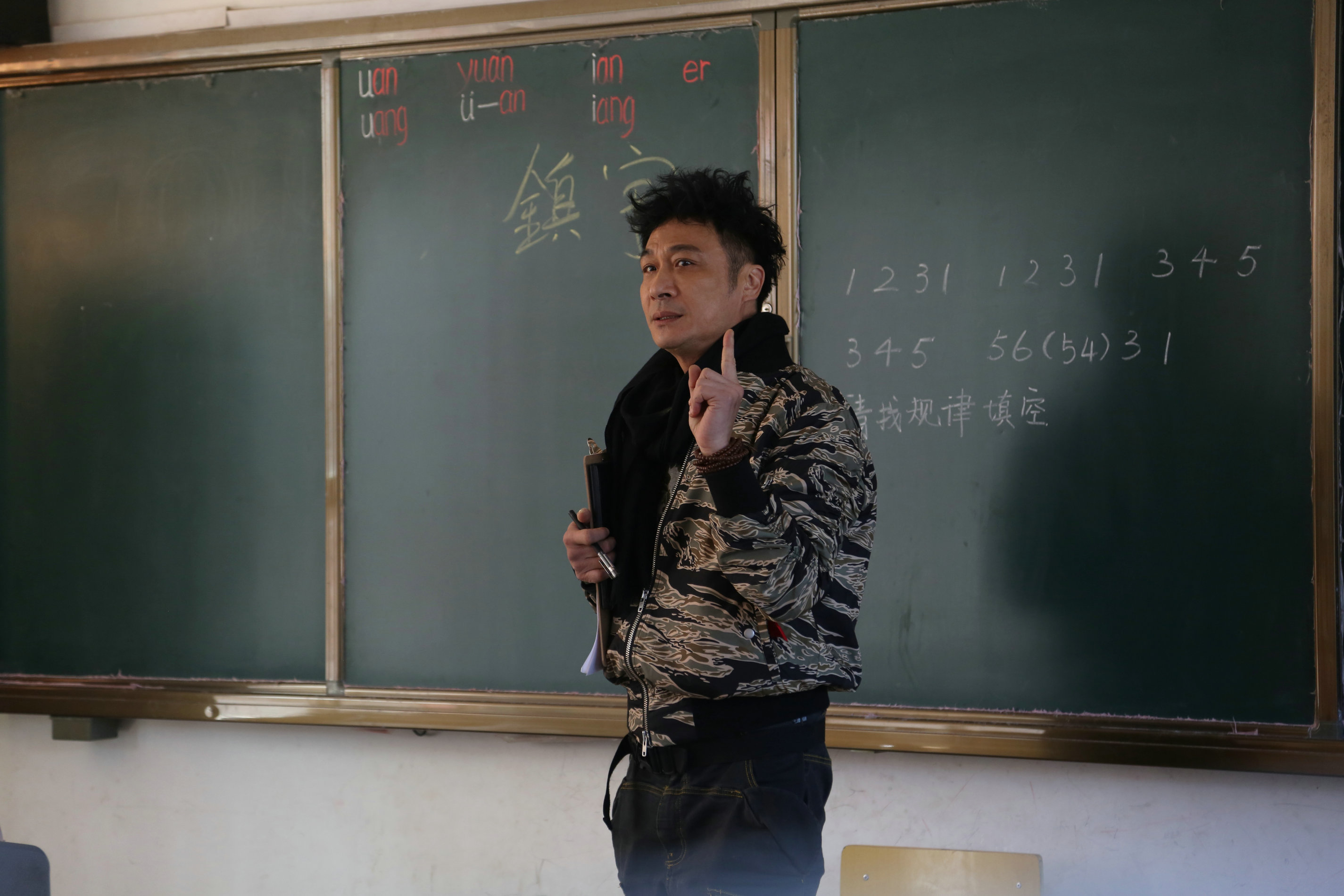 《闪亮的爸爸》第二季首播 “鸡叫”老师吴镇宇鸡年登场 - 中国日报网