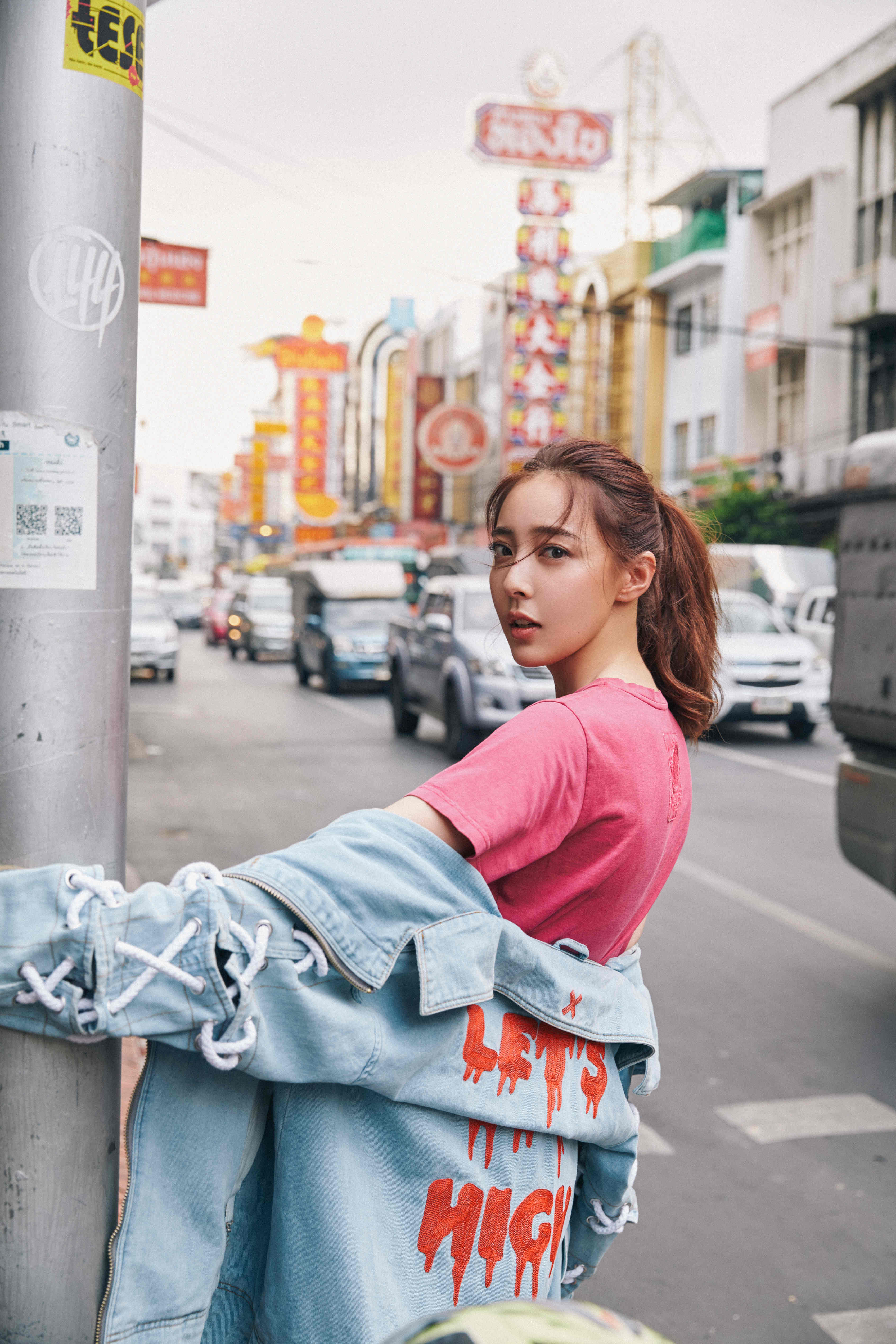 米露最新街拍曝光 高马尾出镜尽显清新可爱风_娱乐频道_红网