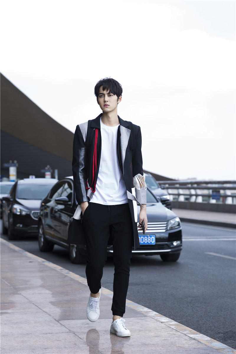 谢彬彬机场赶工 《不一样的美男子2》即将上线