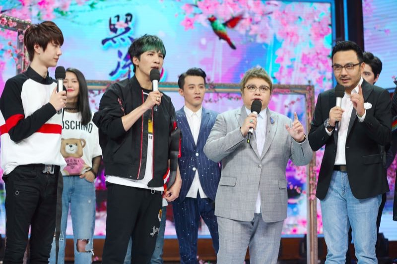 《天天向上》高冷王一博画风跑偏 嘟嘴剪刀手卖萌不断_娱乐频道_红网