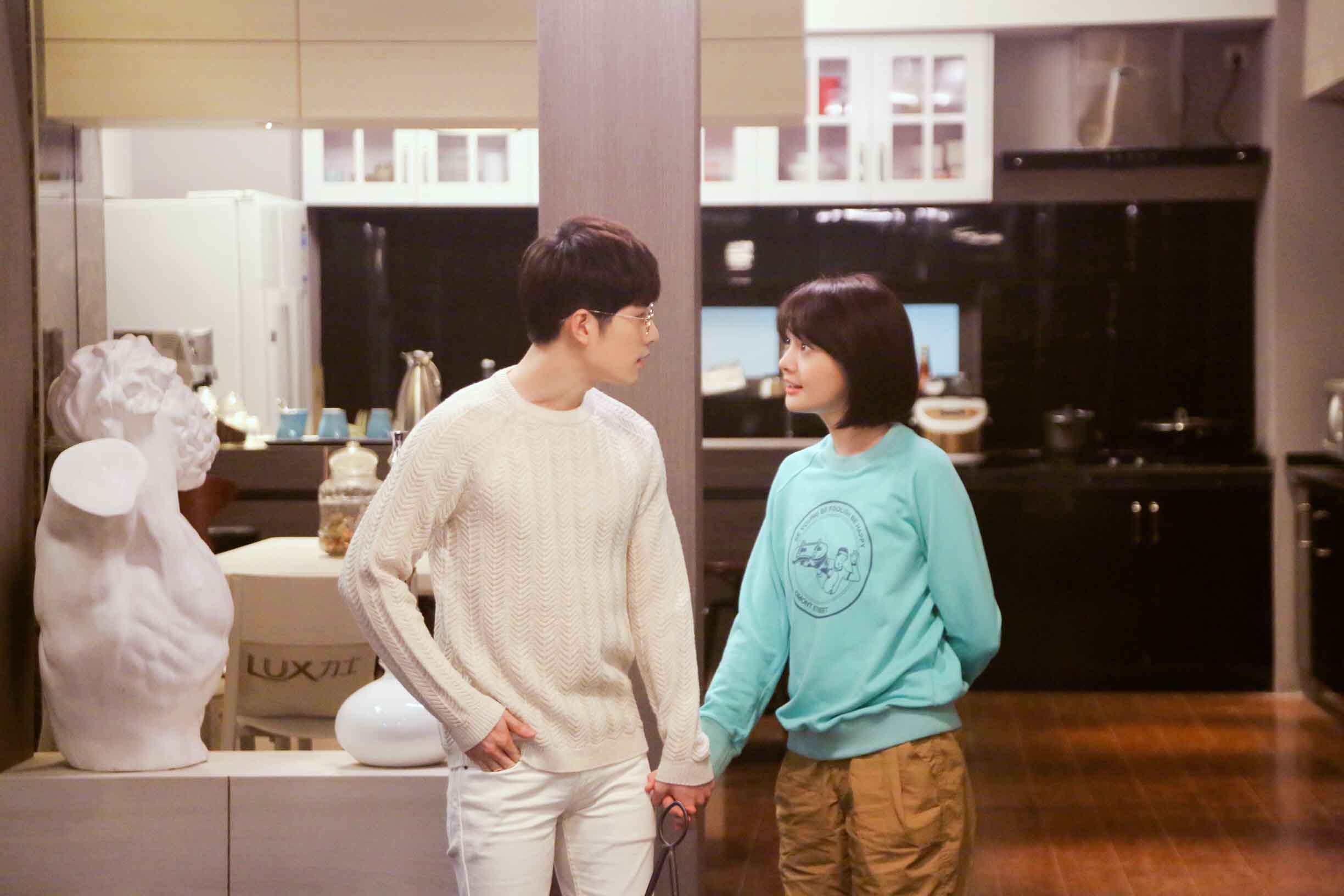 陈学冬郑爽互换情侣头像 私下聊天信息曝光