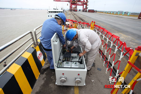 湖南首套货运船舶专用岸电系统完工 每年可实