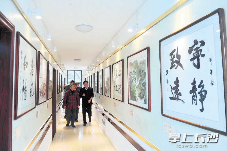 政院社区“老将军工作室”引领社区文明建设新风尚。 贺文兵 摄