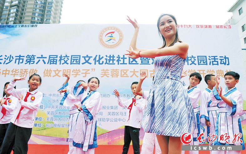 一招一式，言传身教。本版图片除署名外均为小刘军 摄