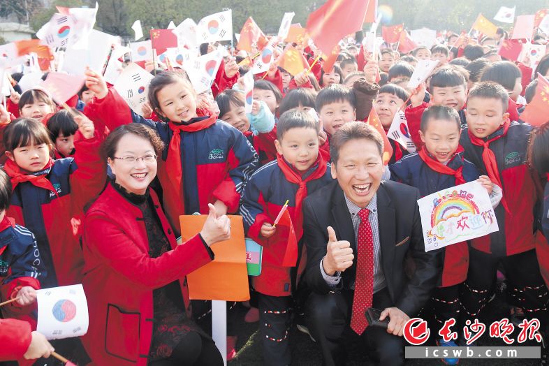 博才寄宿小学已经成为岳麓教育的一张闪亮名片。该校历来重视对外交流，经常与国外教育界举行各种交流活动。