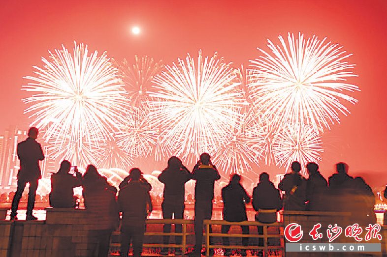 元旦期间，久违的橘洲焰火将回归。 长沙晚报记者 黄启晴 摄