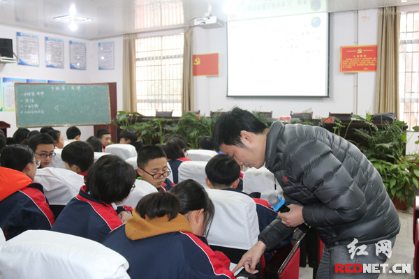 定制课堂“送货上门”  寒风冽雨中长沙教师送教下乡暖人心