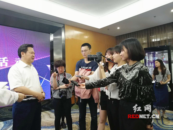 刘志仁接受媒体专访:发挥矿博会纽带作用推动