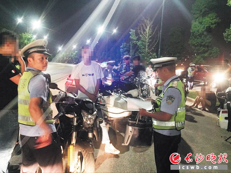 长沙县交警查获50余辆非法改装摩托车 行政拘