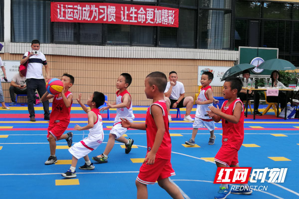 超萌的幼儿篮球赛 长沙这家幼儿园夺冠啦！