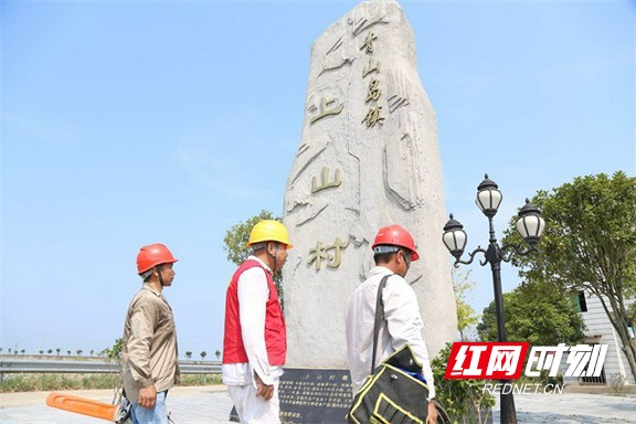 国网湘阴县供电公司:电骆驼为孤岛渔村增添新