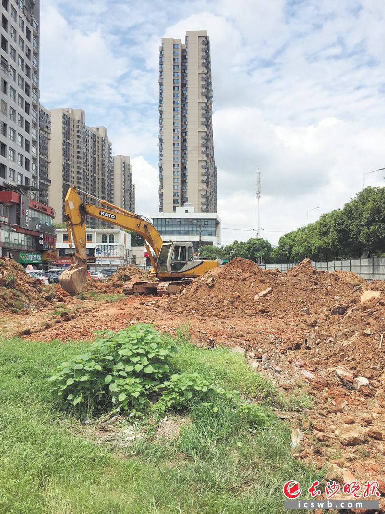 挖了绿地建停车场 业主不理解