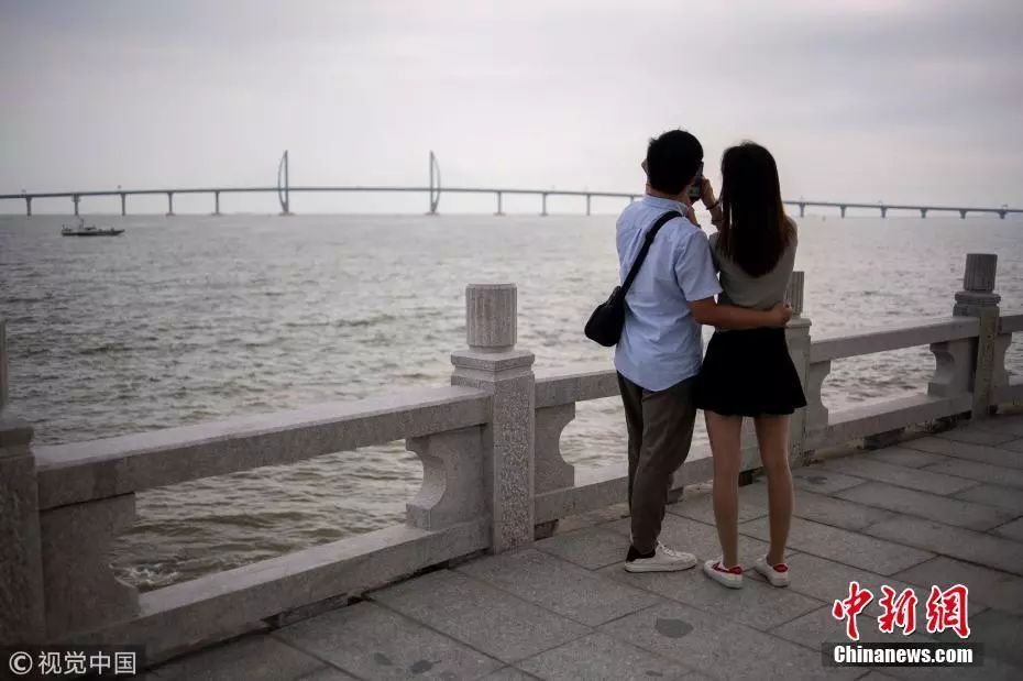 一桥飞架三地:港珠澳大桥开通,世界之最,中国骄
