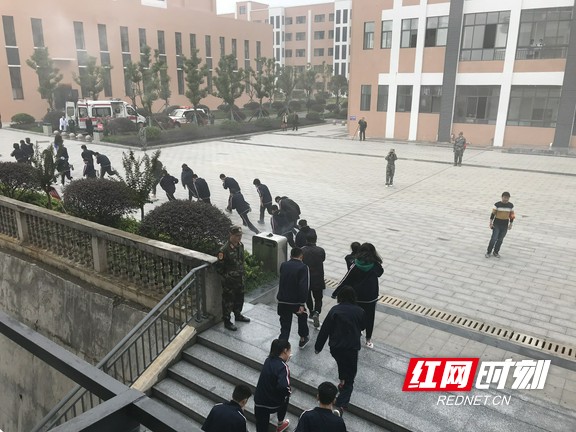 溆浦县人防办联合圣达学校开展2018年度防空防灾应急疏散演练活动
