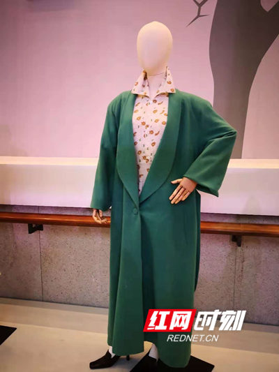 港台风衣服_港台风发型男